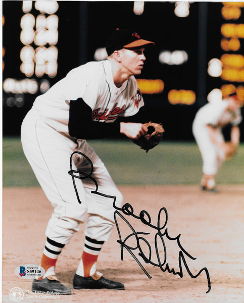 Orioles Brooks Robinson Signed 8x10 Vertical Kneeling Photo w