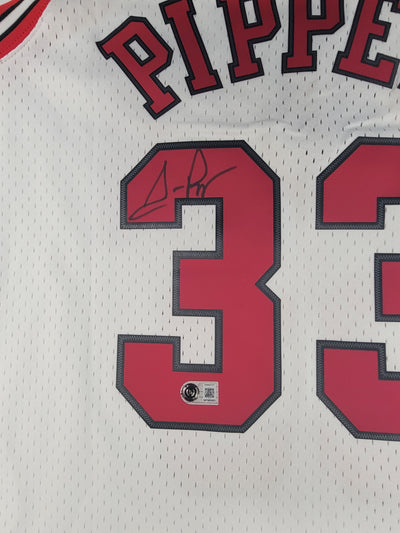 Scottie Pippen Autographed Chicago Bulls 1997-98 Mitchell & Ness White Jersey Beckett Witnessed