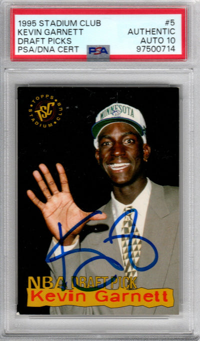 Kevin Garnett autographed 1995 Topps Stadium Club #5 Minnesota Timberwolves rookie card PSA Auto 10
