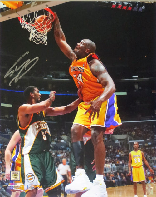 Shaquille O'Neal Signed Lakers 16x20 Photo (Beckett Hologram)